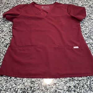 Figs casma three pocket top! Small maroon! Used!